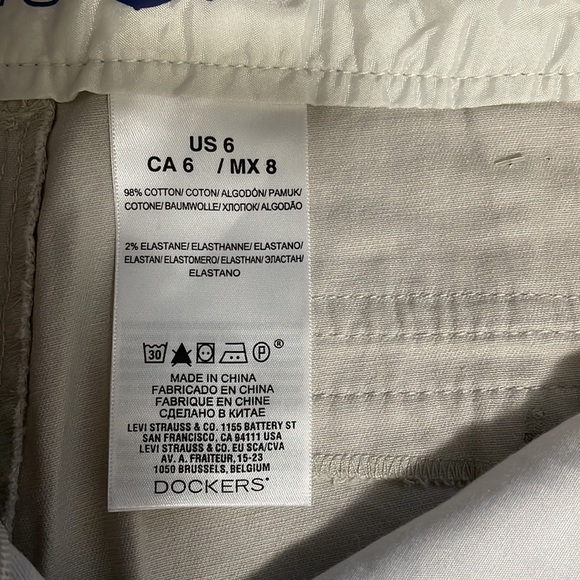 Dockers khaki shorts size 6 with D Ring Belt - Picture 4 of 8